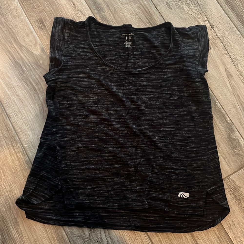 EUC Marika cap sleeved t-shirt, sz S